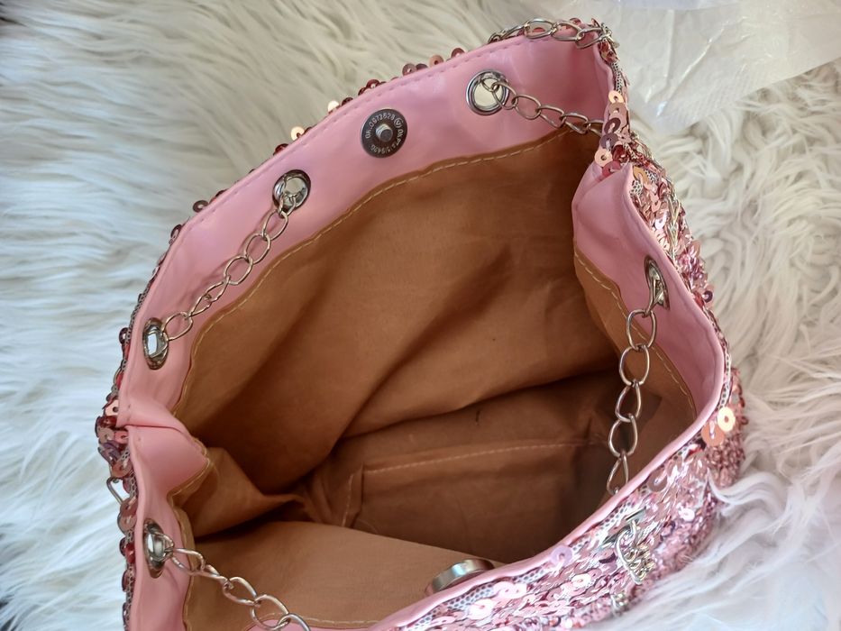 Różowy wizytowy plecaczek -  cekiny