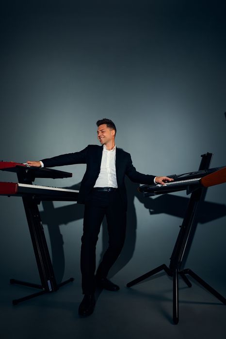 Уроки гри на фортепіано та синтезаторі .