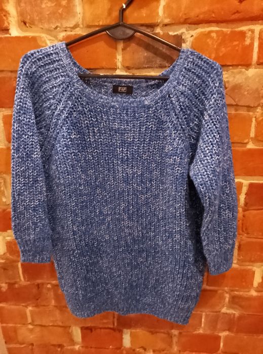 Niebieski sweter damski