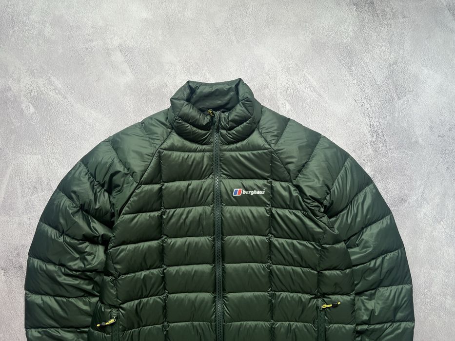 Чудовий пуховик Berghaus 600