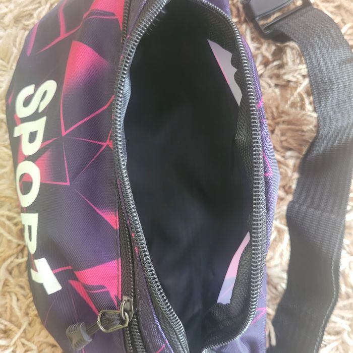 Сумочка на пояс нова