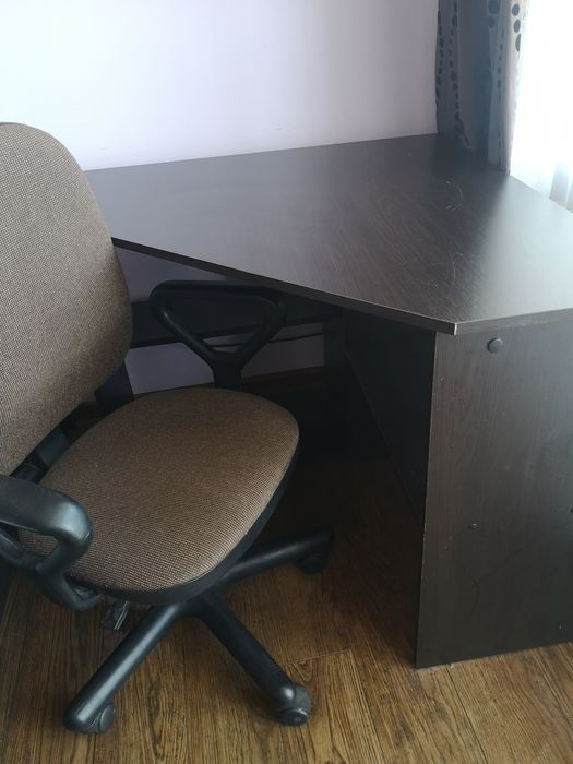 Biorko narożne 90x90cm wenge wraz z krzesłem. Możliwy dowóz do 20km