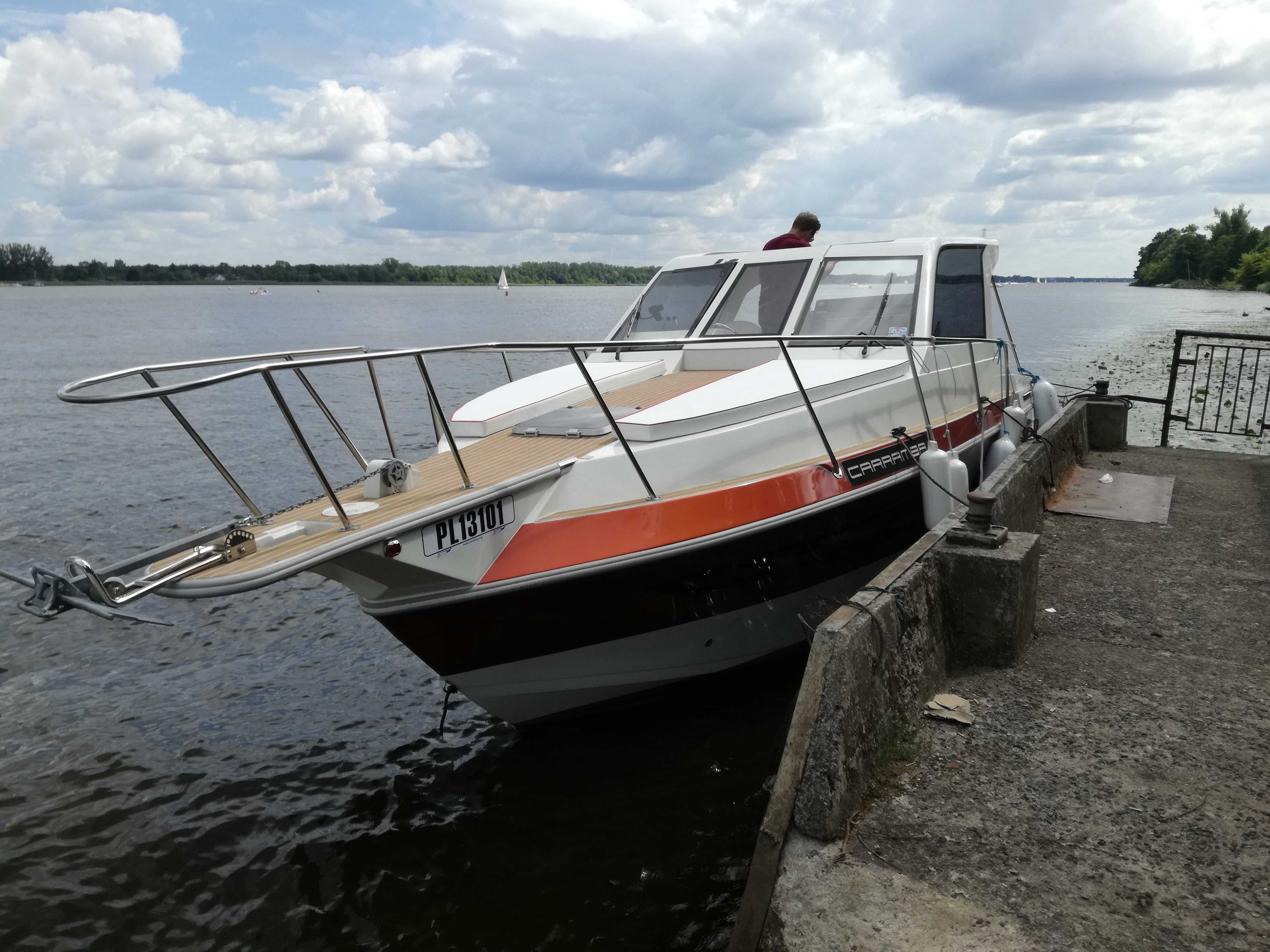 Łódź motorowa Monterey 276 Cruiser, kabinowa