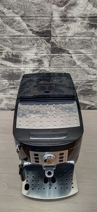 Кавомашина/кавоварка Delonghi Magnifica s, ecam 22.110