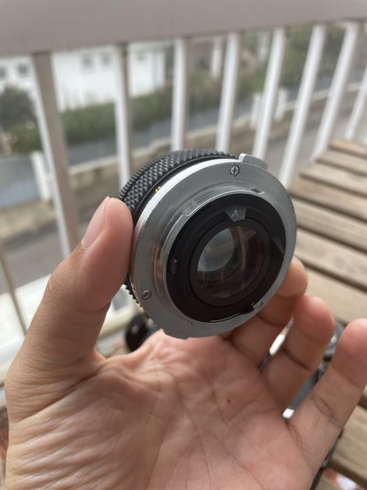 Olympus OM-2n + 50mm f/1.8 Zuiko – Analógica em ótimo estado
