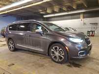 Chrysler Pacifica 3.6 v6 287 KM, 4x4, wersja PINNACLE, piękny kolor, drobne uszkodzenia!