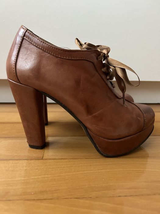 Sapato tacao alto em pele fabricado em Portugal