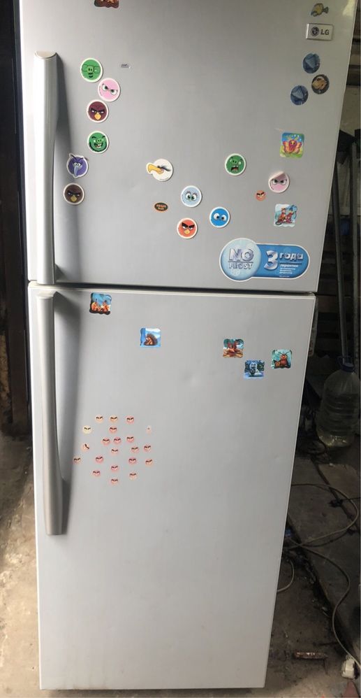 Продам рабочий б/у двухкамерный холодильник No Frost LG