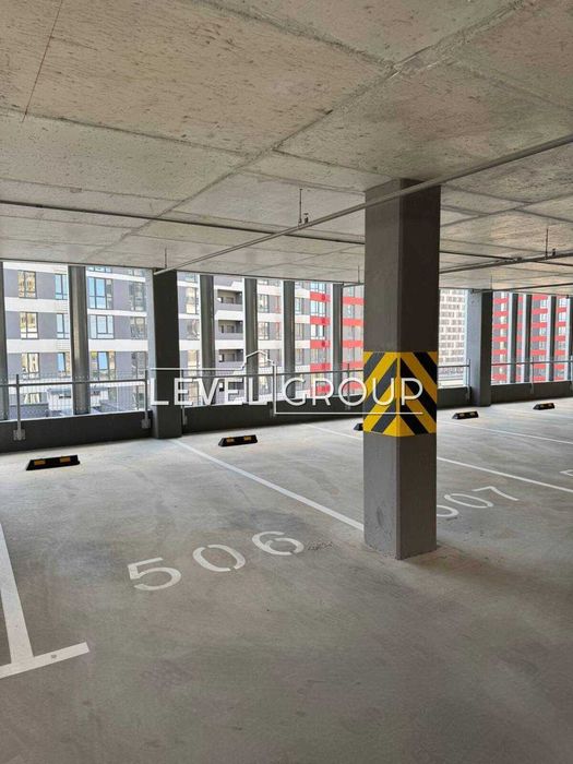 Продаж критого паркомісця В ЖК Варшавський, вул. О.Олеся 25