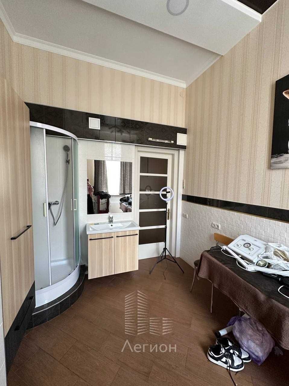 Сдам отличный офис с душевой 11м2! Метро Архитектора Бекетова.