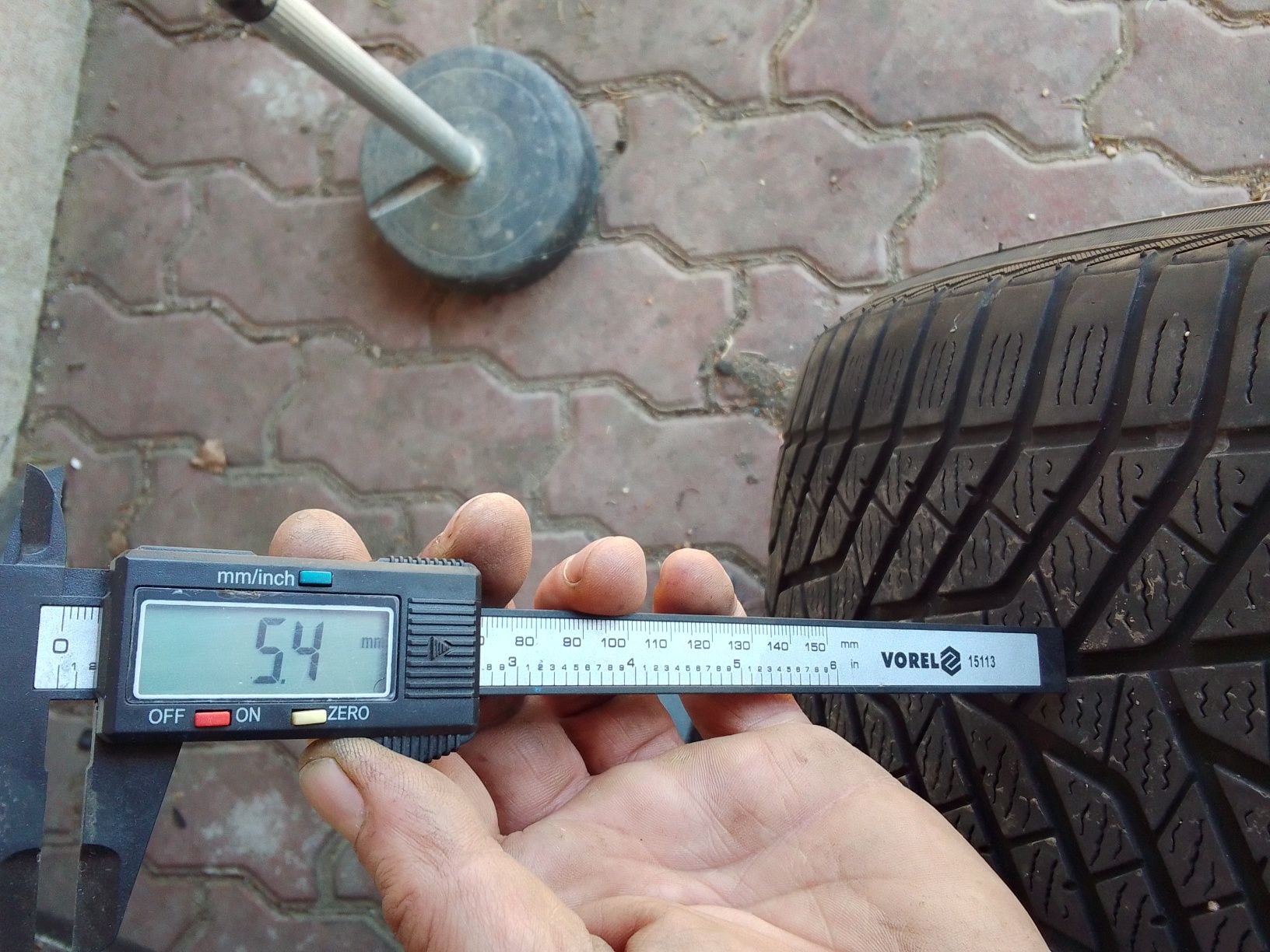 Opona zimowa 245/45r19 YOKOHAMA 2023r