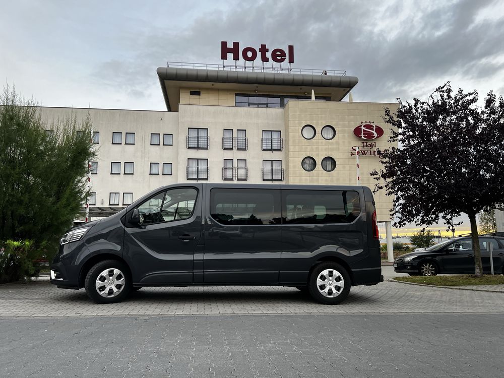Wynajem busa 9-cio osobowego z kierowcą