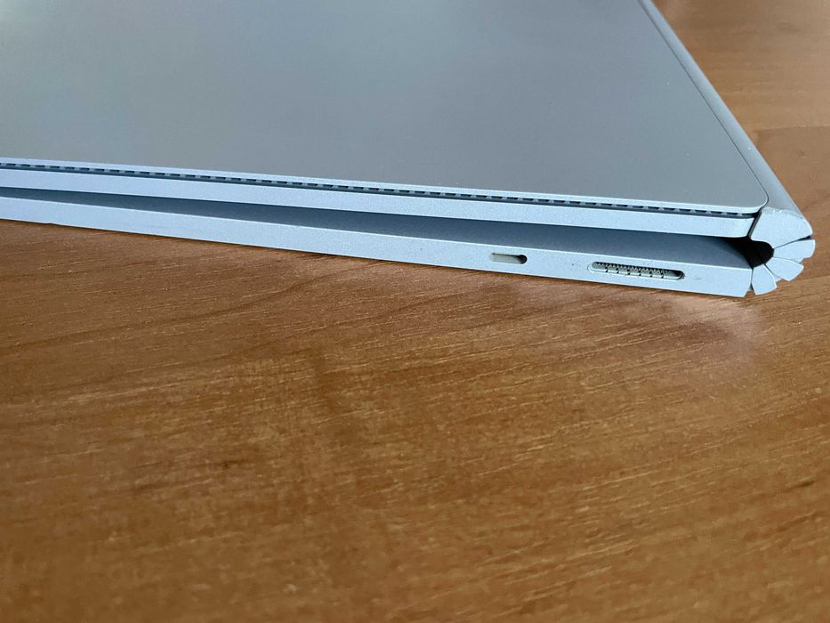 Microsoft Surface book 2.Windows 11 pro/ i5/8gb/ssd 256gb.
