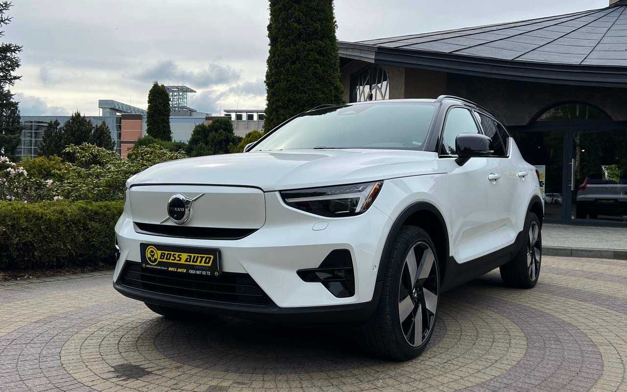 Volvo XC40 2023 року