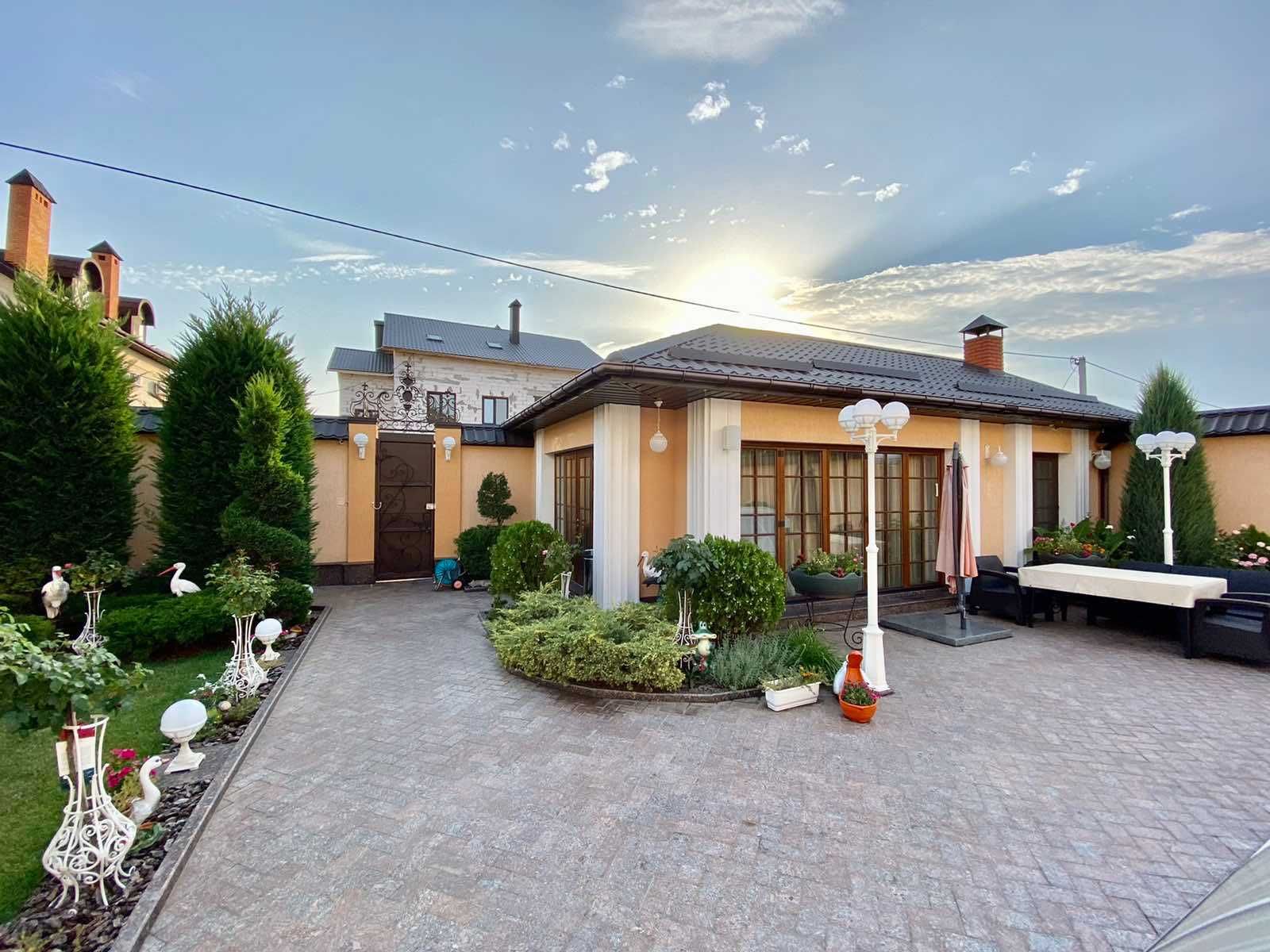 Продается достойный  дом в Варваровке.
