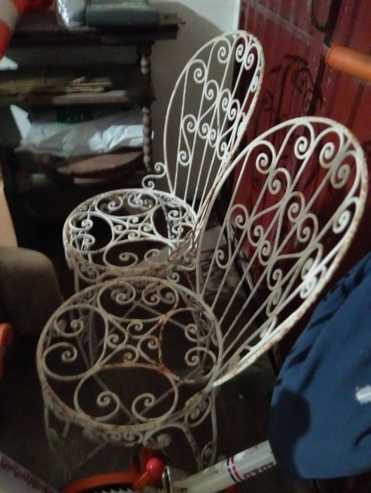 Cadeiras de ferro antigas