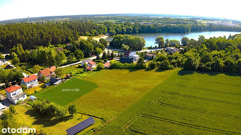 Działka nad jeziorem