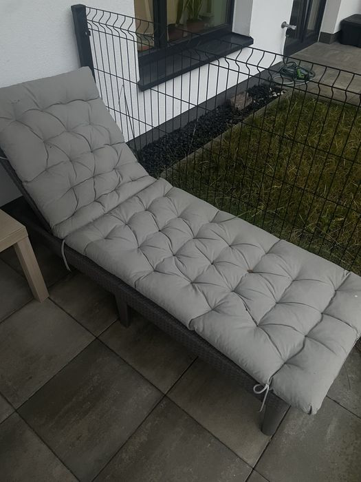 lezak ogrodowy z materacem