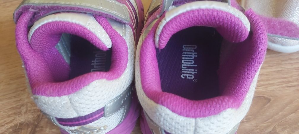 Buty Rozmiar 22, adidasy i kapcie