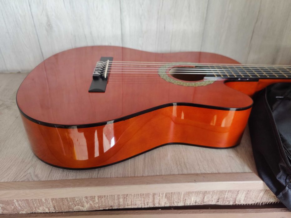 Классическая гитара Maxtone CGC-3910C