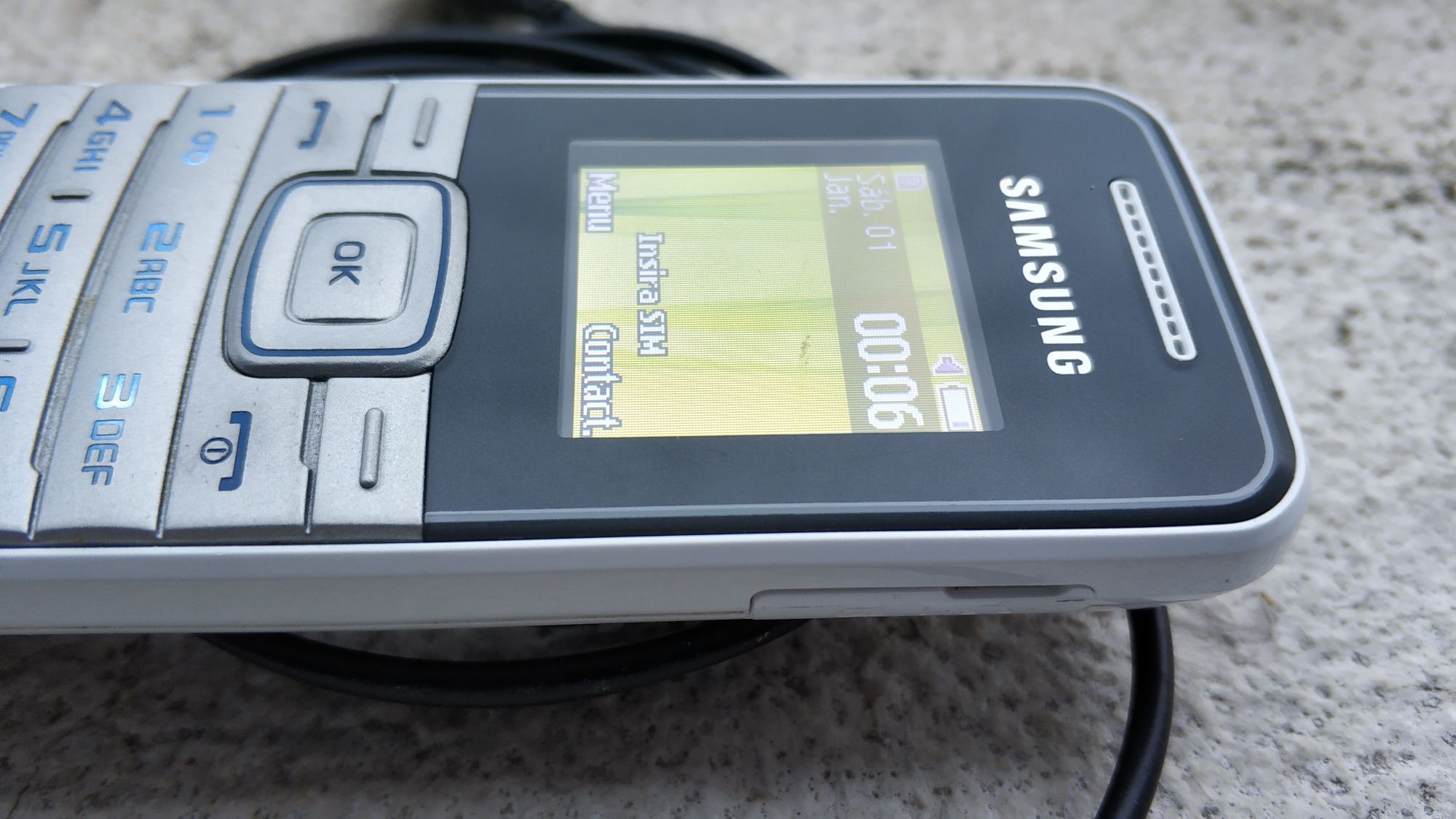 Telemóvel Samsung GT-E1050