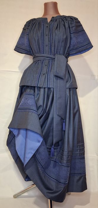 Спідниця та жакет. Костюм в українському стилі