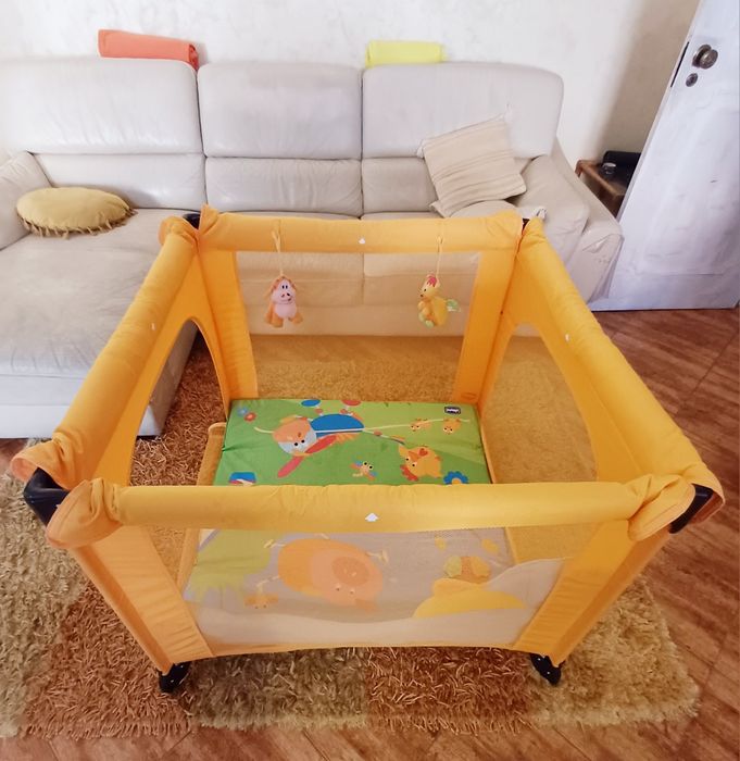 Parque e cadeira para comer da CHICCO