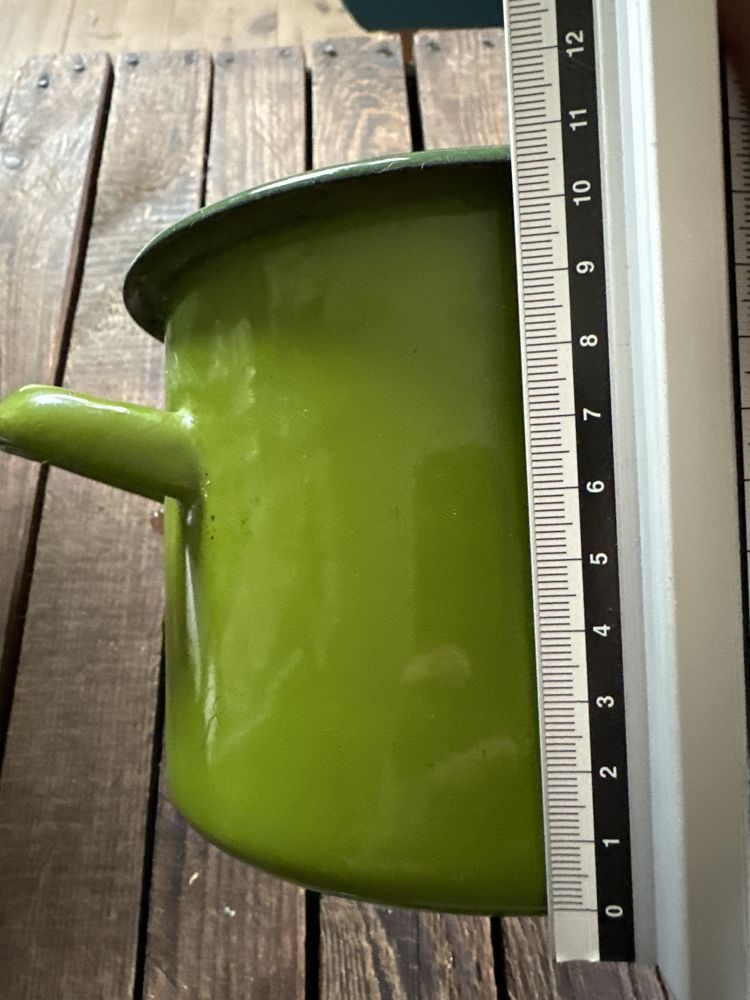 Garnek emalia - ładny zielony kolor 11 cm wysokości