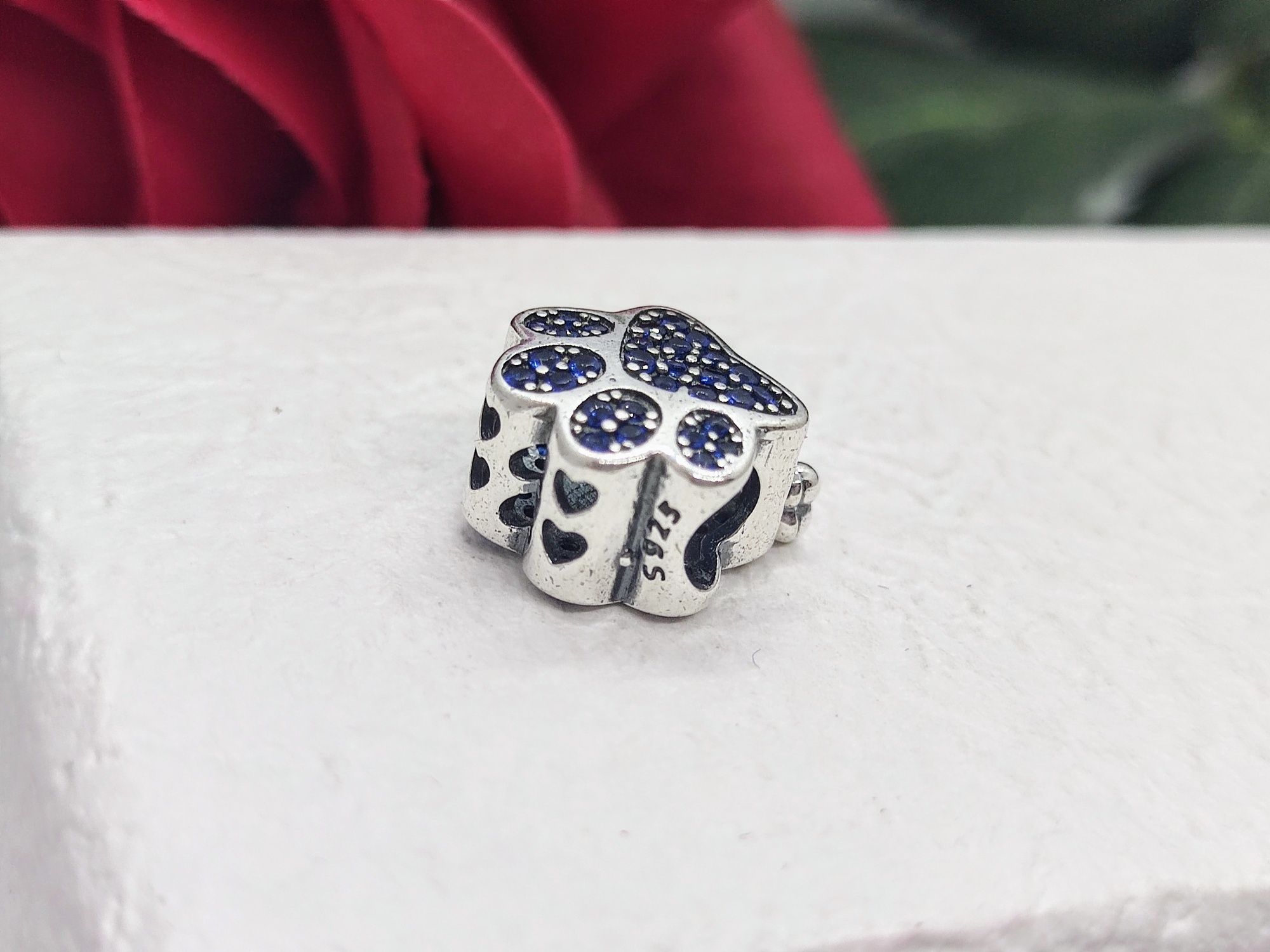 Charm's zawieszka srebrna łapka pies dwustronny S925
