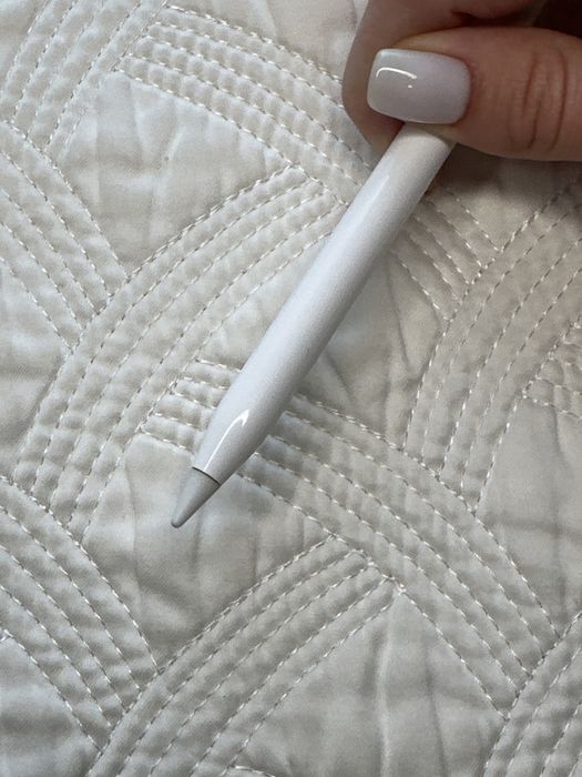 Продаю Apple pencil 1
