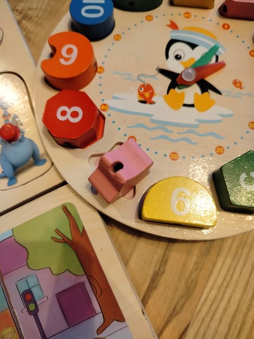 Zestaw drewnianych układanek