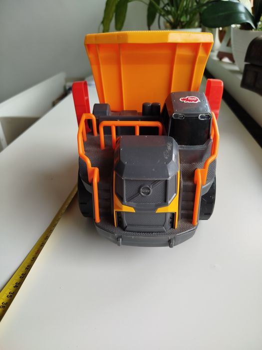 Duża wywrotka volvo