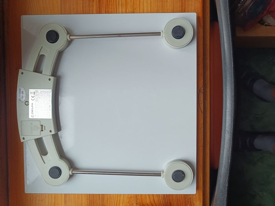 Весы напольные Delfa