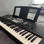 Keyboard Yamaha PSR E 223 instrument klawiszowy ze stojakiem na nuty
