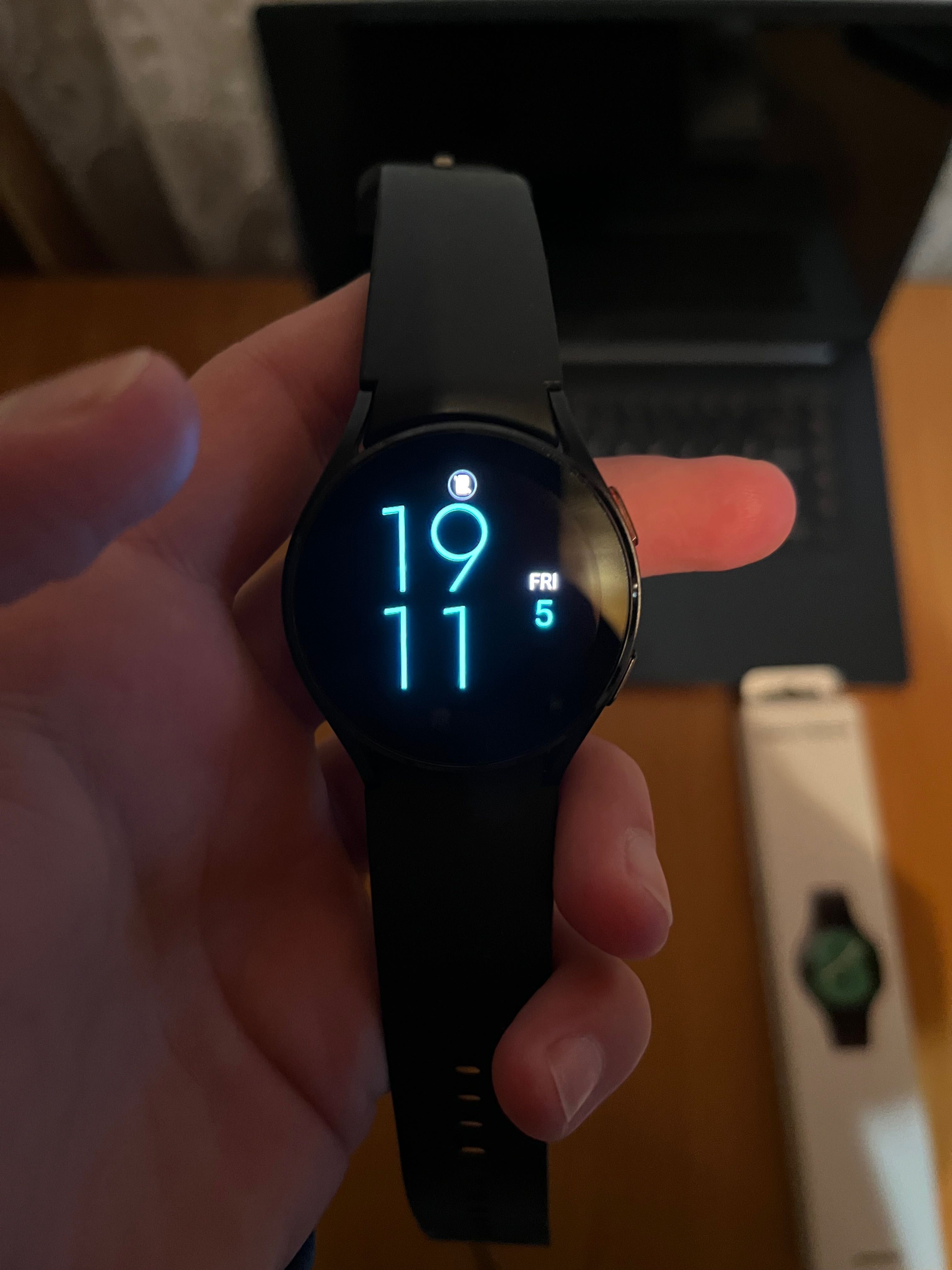 Samsung Galaxy watch 4 40mm в ідеально стані ще на гарантії