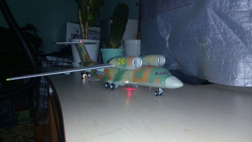 Модель самолёта АН 72П(электрофицированый)