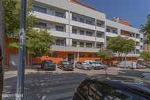 Amplo apartamento com 4 Assoalhadas e garagem,  na Quinta do Bom Retir