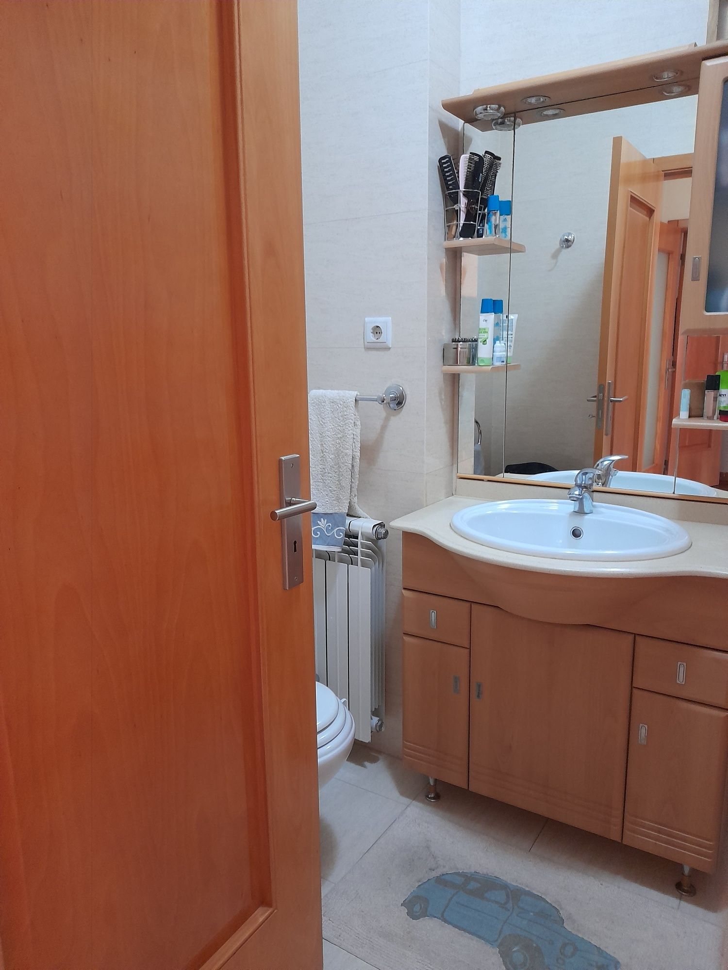 Quarto para arrendar - preferência a professoras