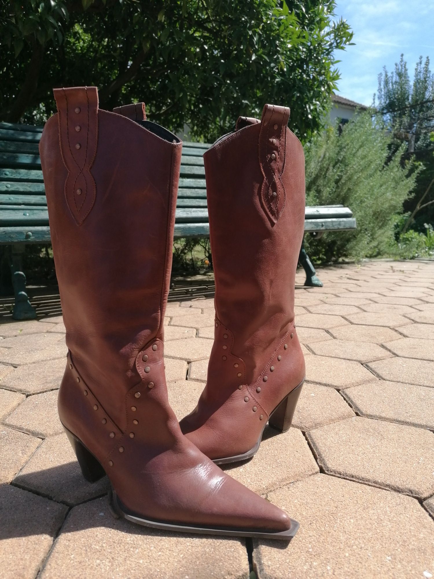 Botas cowgirl castanhas