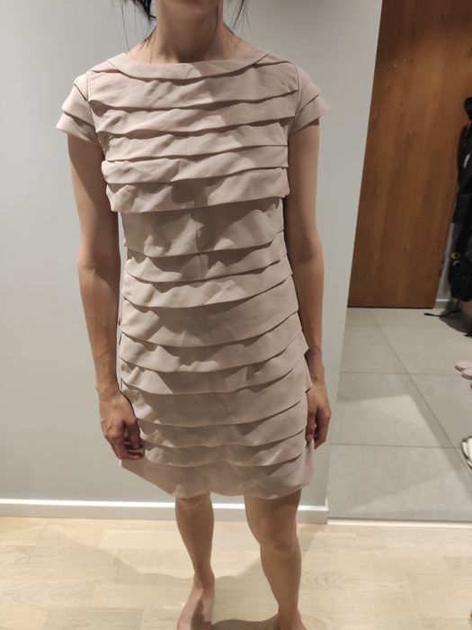 Pudrowa sukienka Reserved rozmiar 34