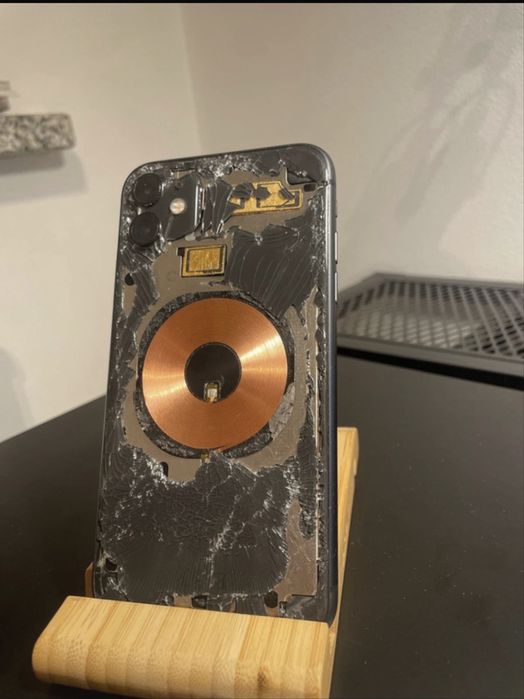 Iphone 11  64gb uszkodzony