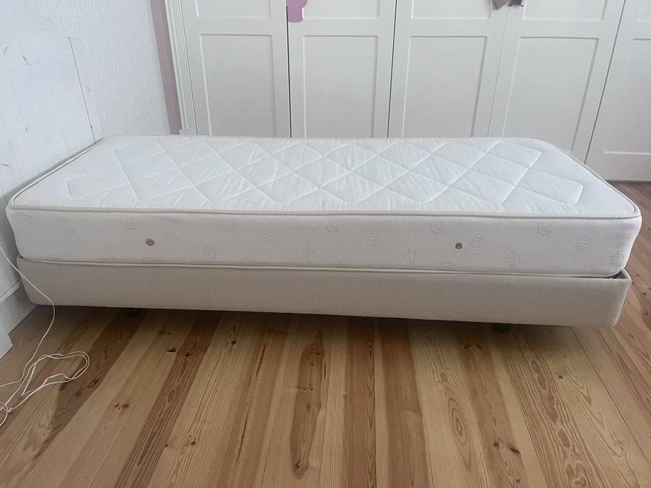 Cama solteiro com colchão