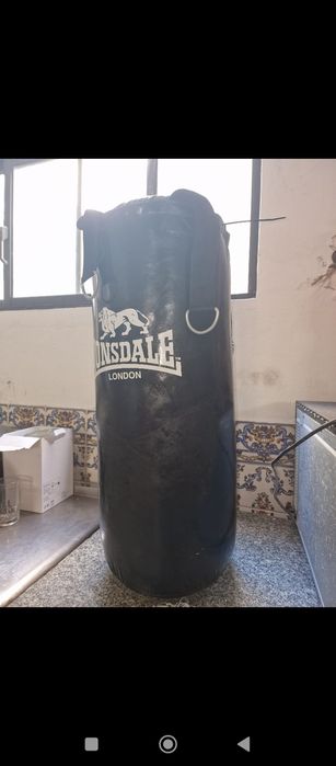 vendo saco de pancada semi novo completo