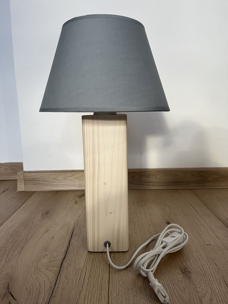 Lampka stołowa drewniana