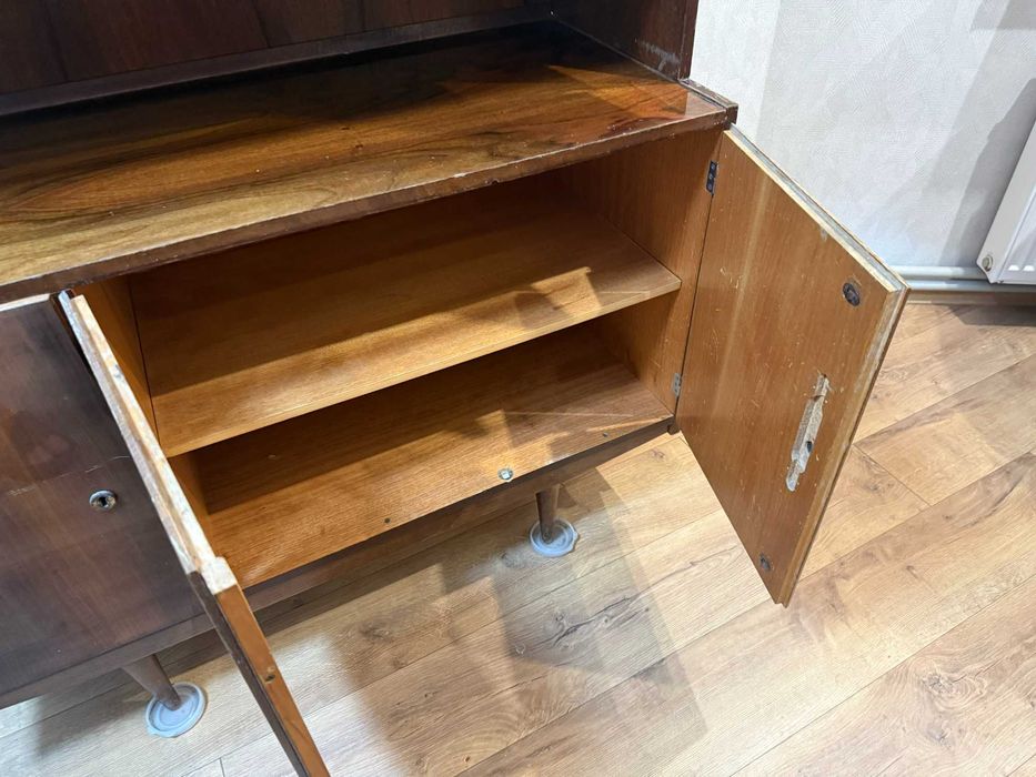 Книжный шкаф низкий весна натуральное дерево 1972 г венгрия будапешт