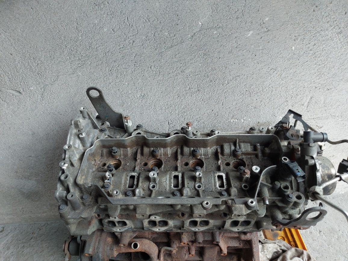 Dekiel pokrywa zaworow Vivaro trafic primastar 2.0 dci 13r