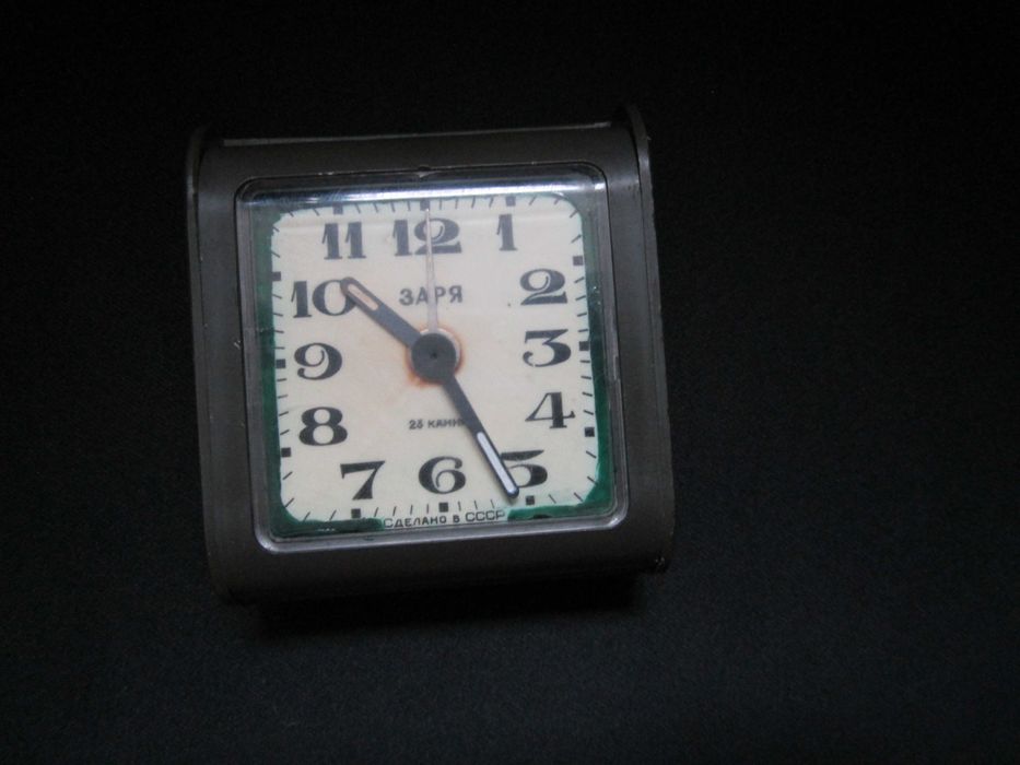 Будильник настольный "ЗАРЯ" Made in USSR.