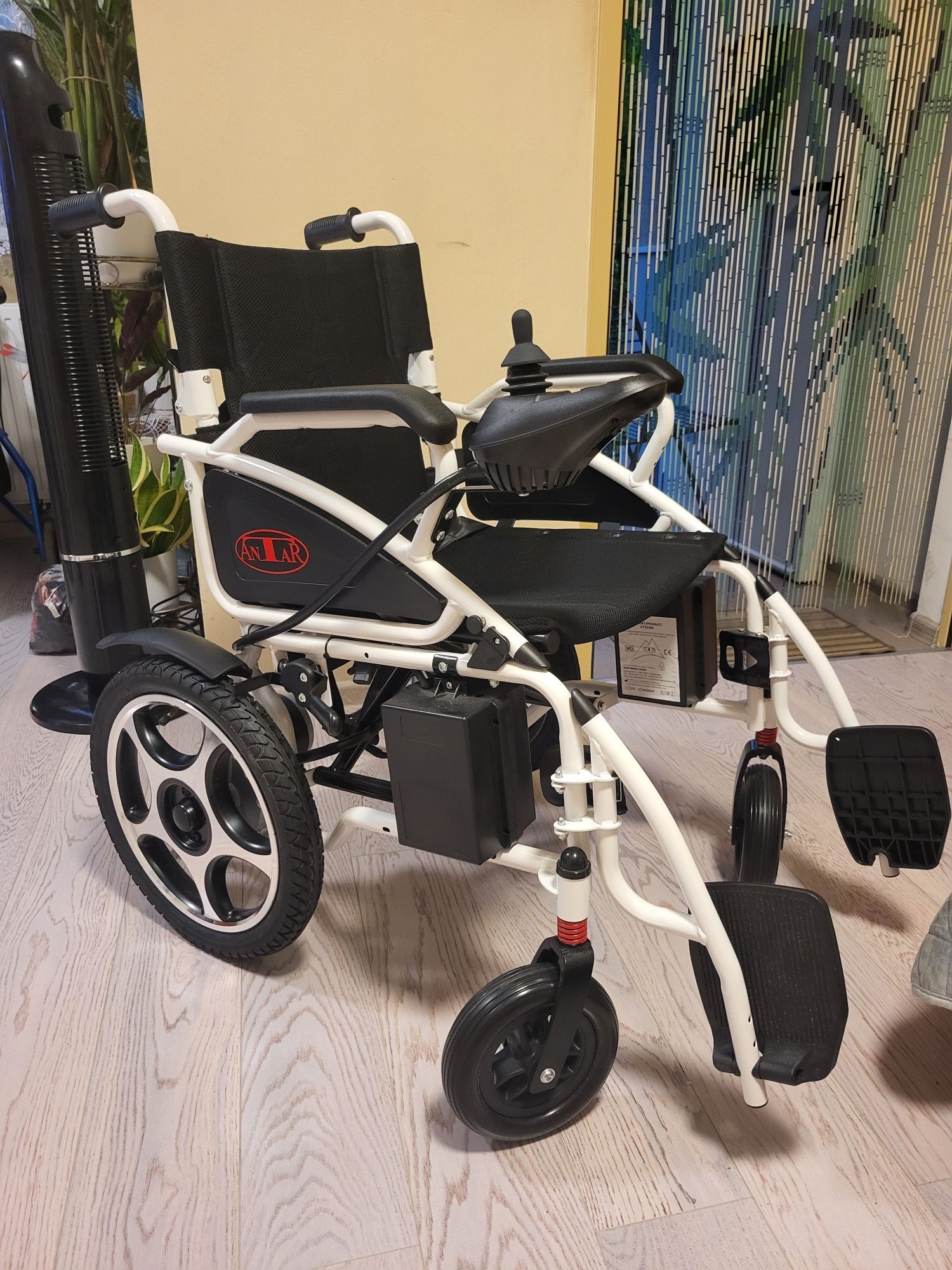 Wózek elektryczny Antar Ar52304
