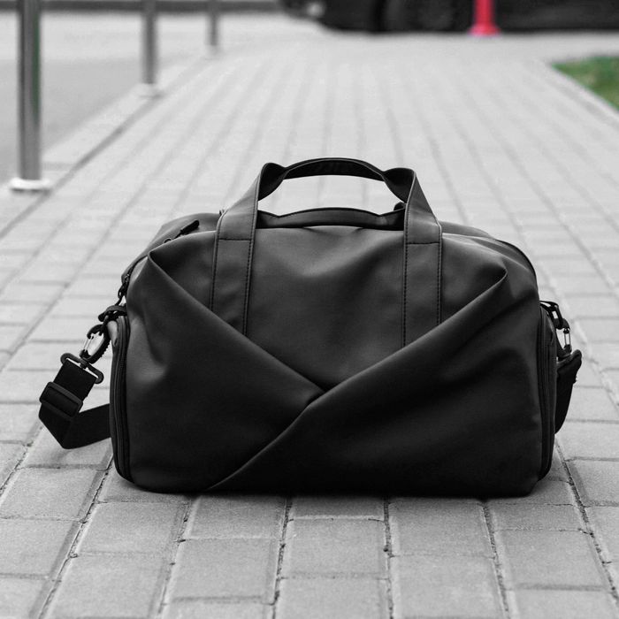 Дорожня спортивна сумка з відділення під взуття з еко шкіри на 27 л