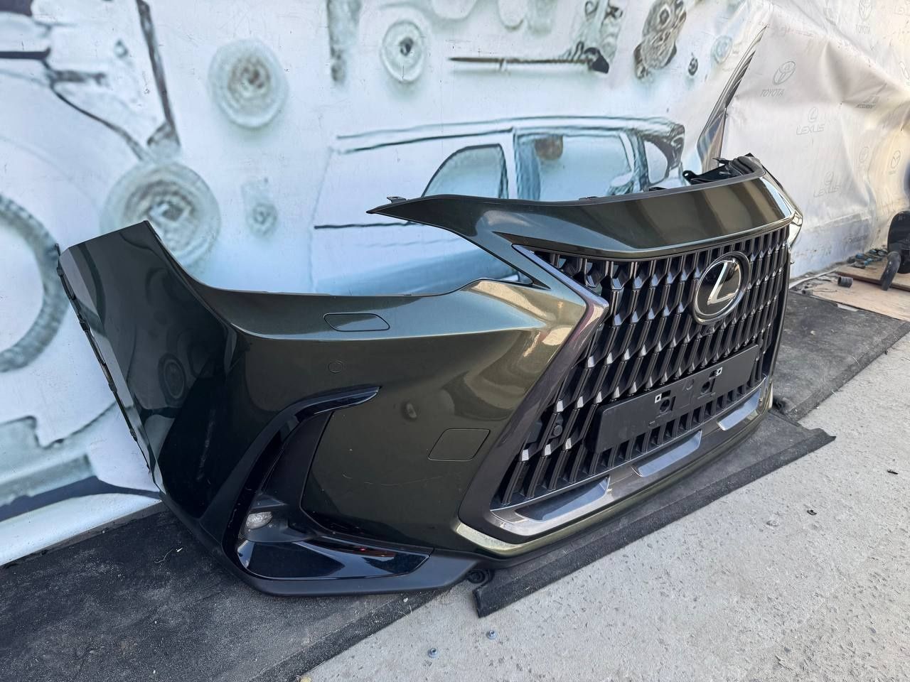 Бампер передній з камерою Lexus NX Лексус НХ 22-25 року